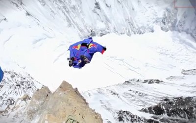  Saritura record pe muntele Everest, de la peste 7200 m, marcand 60 de ani de la prima escaladare