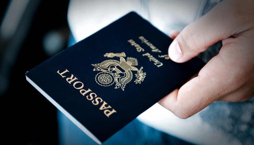  Ce semnificaţie poate avea culoarea paşaportului şi cine o alege