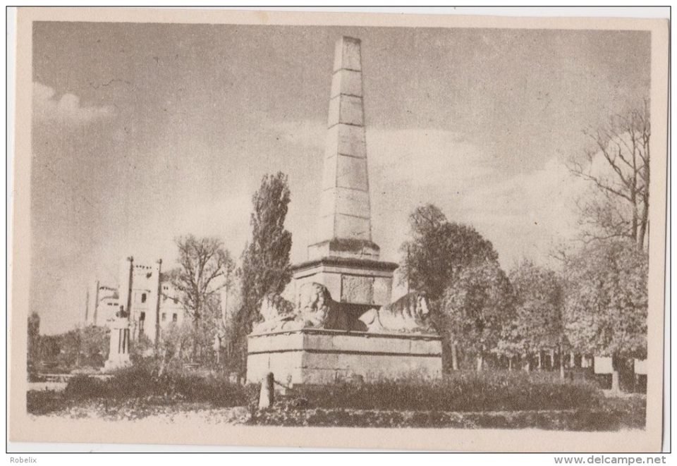  187568_122313_stiri_obeliscul-cu-lei-din-Copou-4