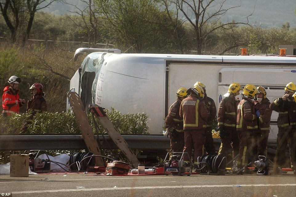 188172_122615_stiri_Accident-cumplit-autocar-Spania-foto-DailyMail-11