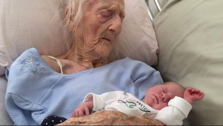  O femeie de 101 ani a uimit lumea medicală. Ar fi născut un băiețel. Cum a fost posibil