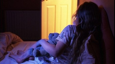  Negociere monstruoasă: fetiţă de clasa a V-a trimisă în pat cu un bărbat