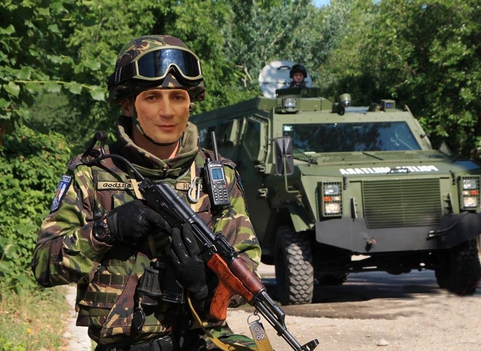  FOTO: Militarii se țin de glume de 1 aprilie. L-ați vedea pe Godină în Afganistan?