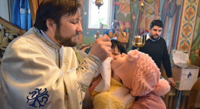  Adoptă un copil de Paşte: iniţiativă lăudabilă a unui preot ieşean