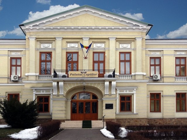  Elevii din Dagîţa expun vineri la Palatul Copiilor