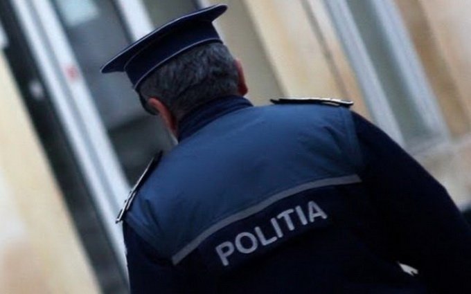  Un milion de euro pentru copilul bătut de un polițist și pus să înghită mucuri de țigară. Cerere în instanță