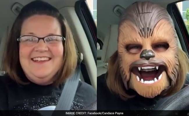  Record de vizualizari pe Facebook Live: o femeie purtand o masca Chewbacca