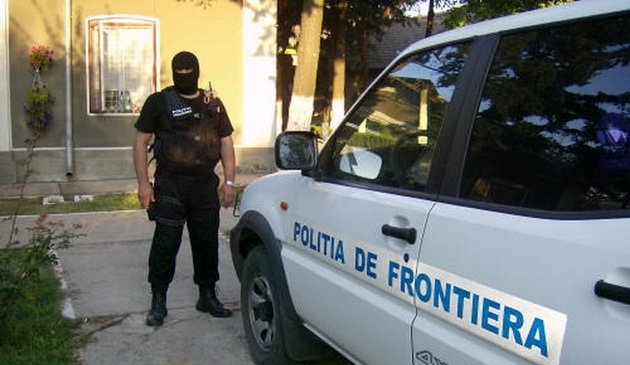  Poliţişti moldoveni care făceau contrabandă, deconspiraţi de un agent ieşean
