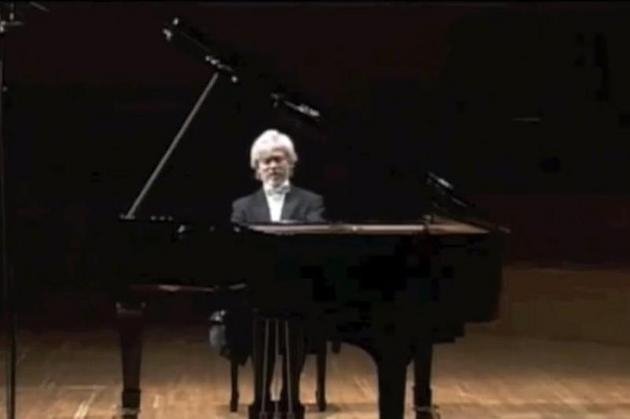  Un celebru pianist a părăsit scena în timpul unui recital din cauza că era filmat