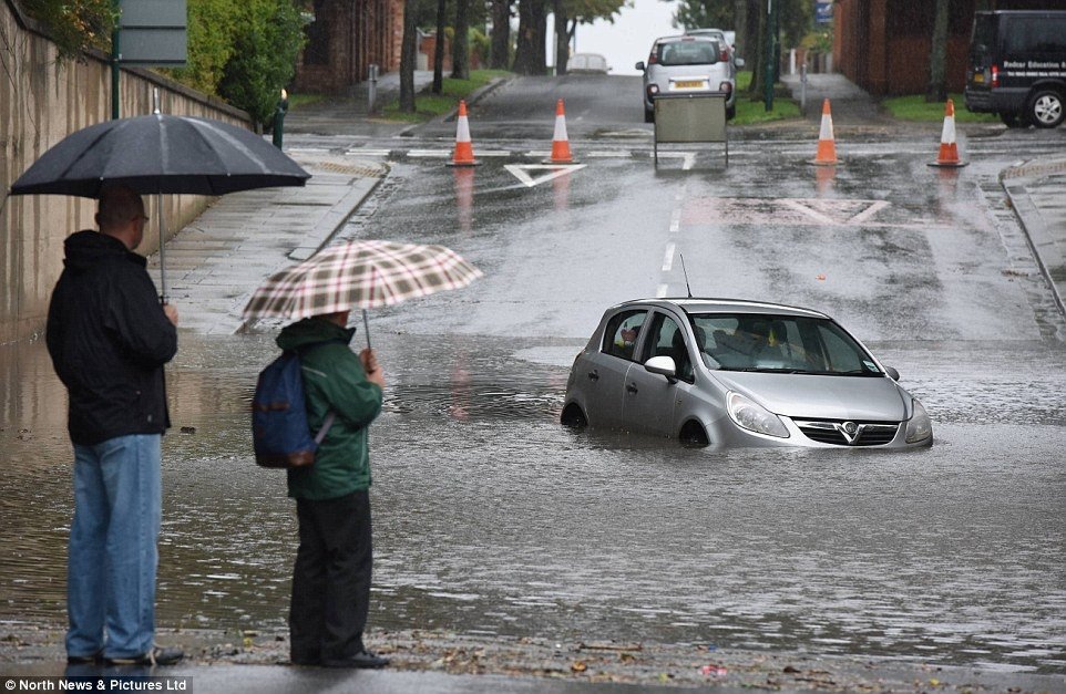  Inundaţii catastrofale în Marea Britanie. „Am crezut că e sfârşitul lumii”