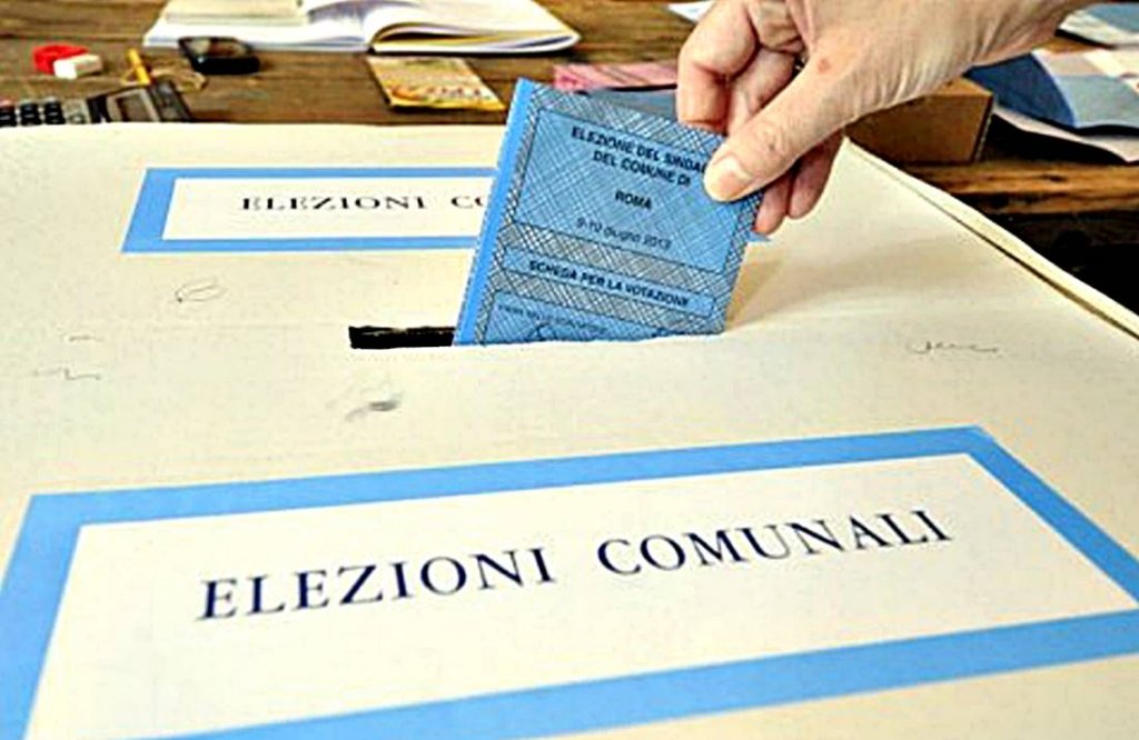  Italia își alege duminică primarii, un vot-test pentru premierul Renzi