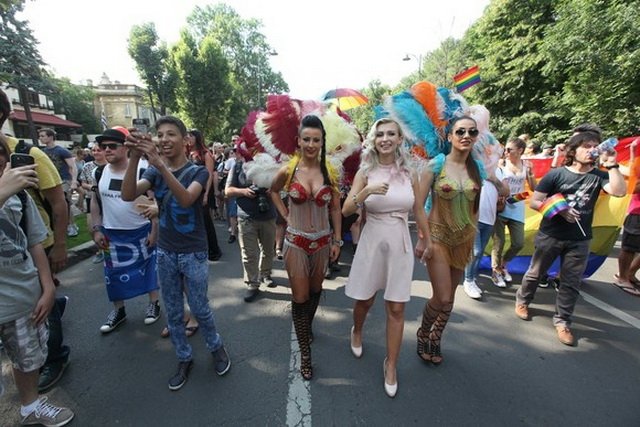  Andreea Bălan, la parada LGBT: Nu alegi pe cine iubești. Iubirea nu e o boală