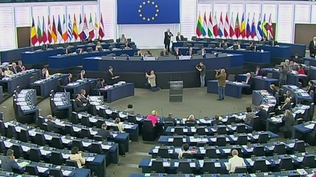  Parlamentul European cere Marii Britanii să activeze urgent clauza de ieşire din UE