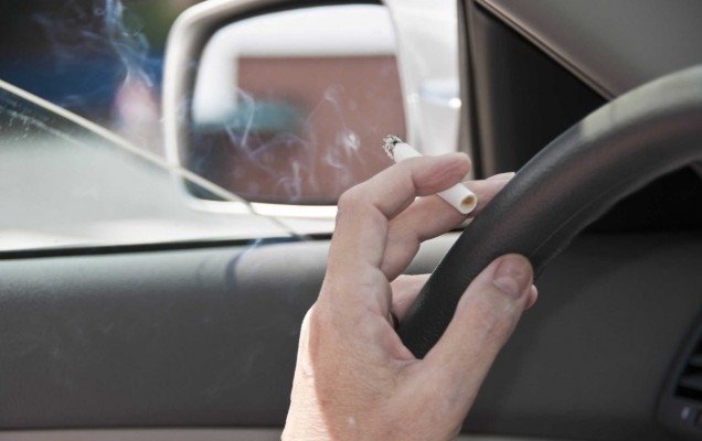  Legea anti-fumat a făcut 100 de victime la Iaşi. Majoritatea sunt  taximetrişti