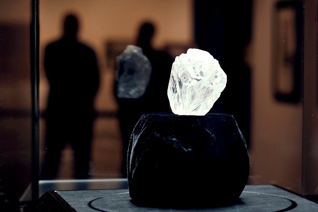  Cel mai mare diamant brut din lume nu a fost cumpărat de nimeni la o licitație organizată la Londra