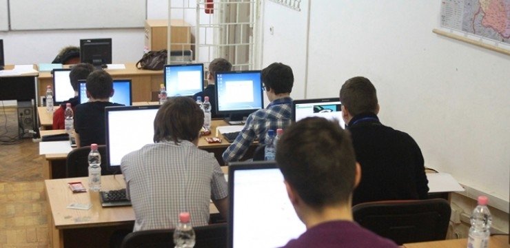  Elevii români, cei mai buni la Informatică din regiunea balcanică. Au primit patru medalii de aur