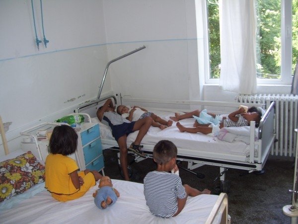  Sute de copii internaţi în spital din cauza urticariei
