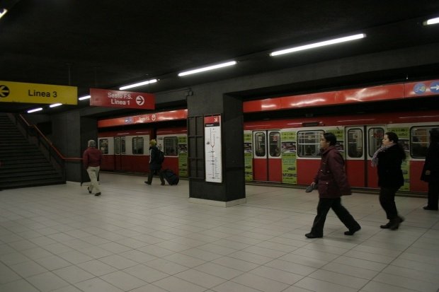  Alertă la Milano! Mai multe stații de metrou, evacuate după descoperirea unui pachet suspect