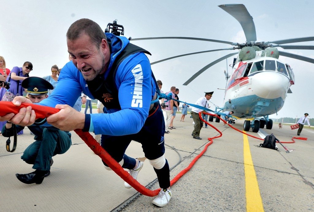  VIDEO: Kirill Shimko a tras de unul singur cel mai mare elicopter din lume