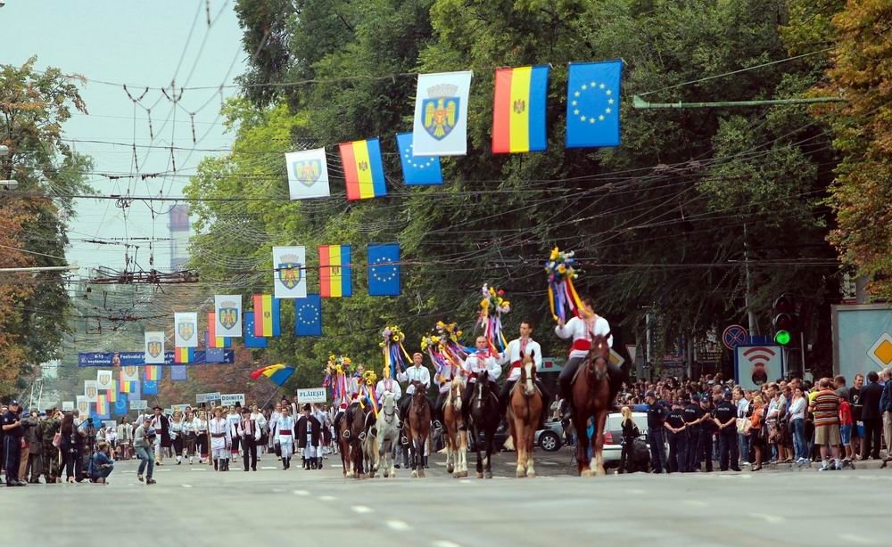 Scriitori ieşeni, invitaţi la sărbătoarea Zilei Independenţei la Chişinău, pe 27 august