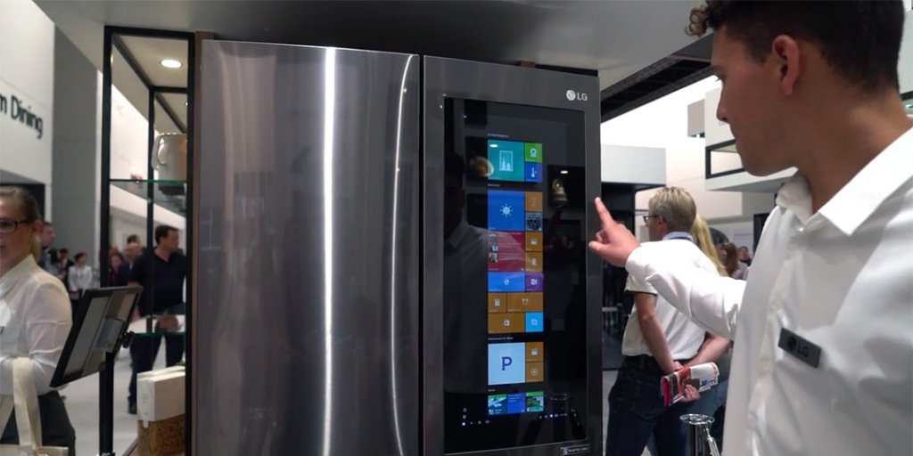  Windows 10, instalat pe un frigider inteligent LG cu ecran tactil