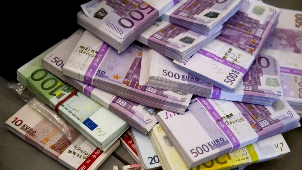  Ieşean cu zeci de mii de euro în cont, găsit pe lista persoanelor cu ajutoare sociale