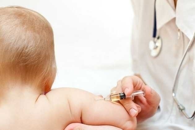 Ministerul dă vina pe părinţi, dar la Iaşi nu sunt doze de vaccin hexavalent
