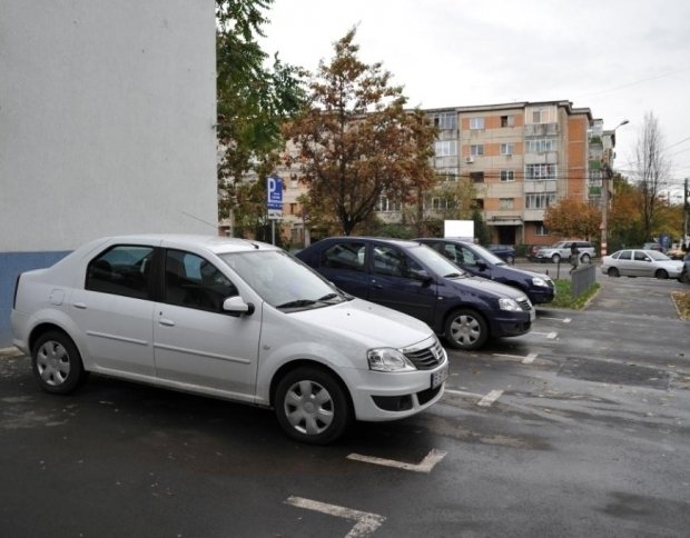  IMPORTANT! Zeci de locuri de parcare scoase la licitaţie în Nicolina şi Cantemir