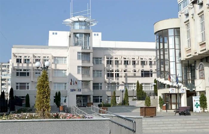  Frisoane la Primăria Paşcani după ce un arhitect a fost condamnat pentru autorizaţii false