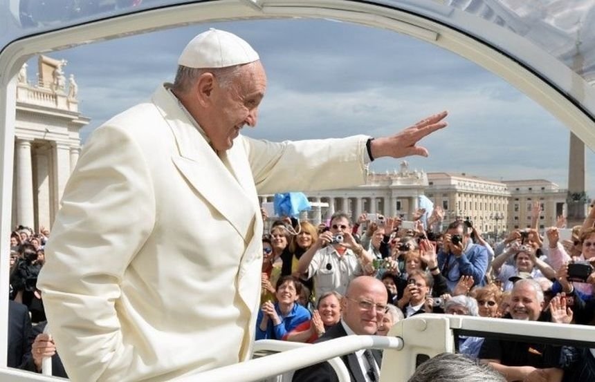  Episcopii catolici intenționează să îl invite pe Papa Francisc în România