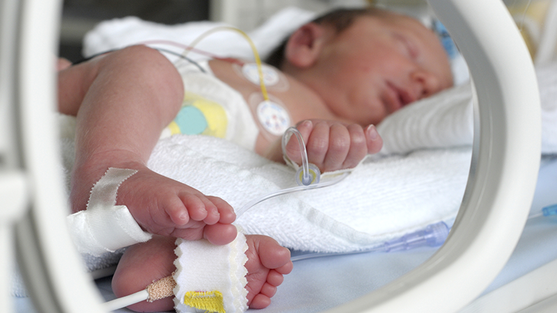  Prematuri: ce riscuri există pentru un copil născut înainte de termen?