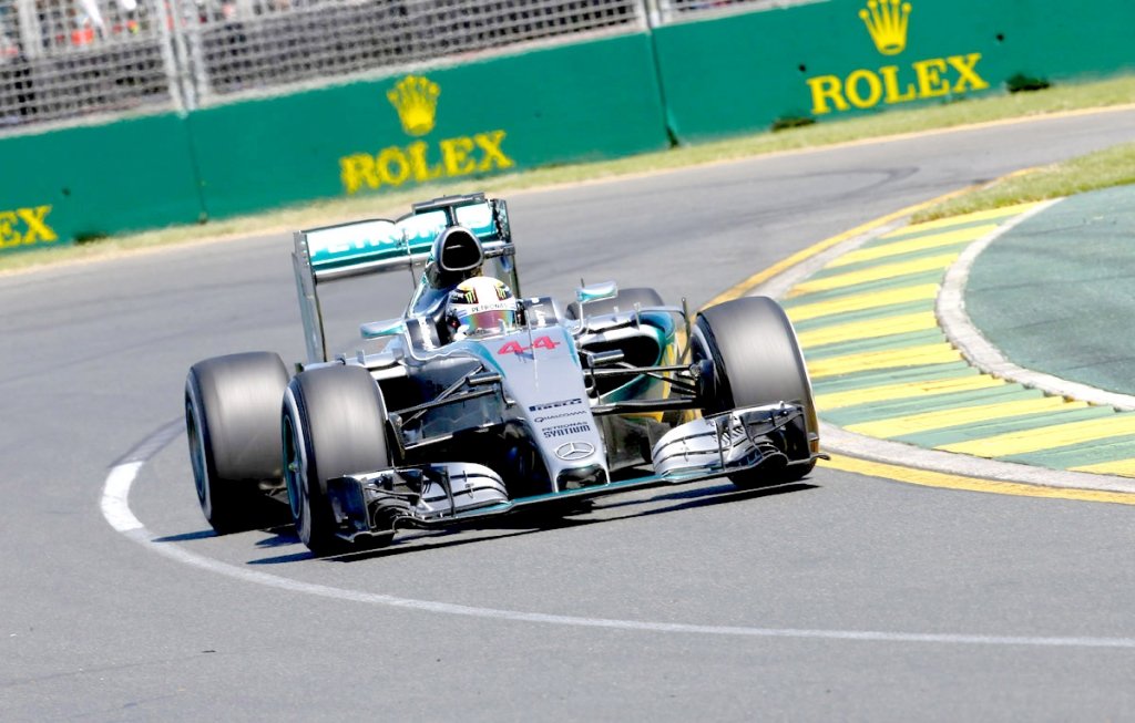  Hamilton câştigă, Rosberg pândeşte