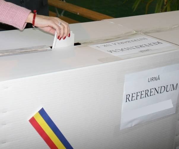  Parlamentul respinge referendumul iniţiat de Traian Băsescu