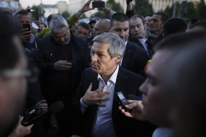  Primire ”zgomotoasă” pentru premierul Dacian Cioloş: Au fost organizate proteste