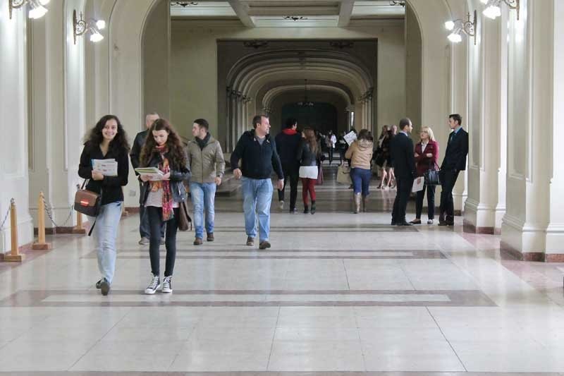  Centru de informare pentru studenţi străini: cum să compostezi un bilet sau cum să găseşti sala de curs