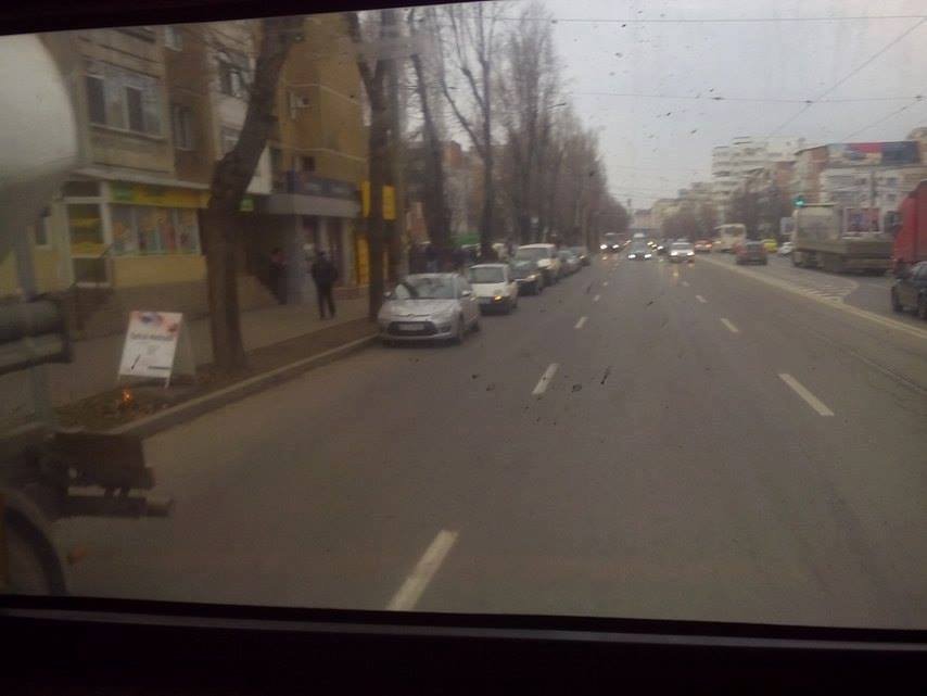 „Prins în trafic”: stație de autobuz de la Gară, blocată regulat de mașini aflate pe avarie