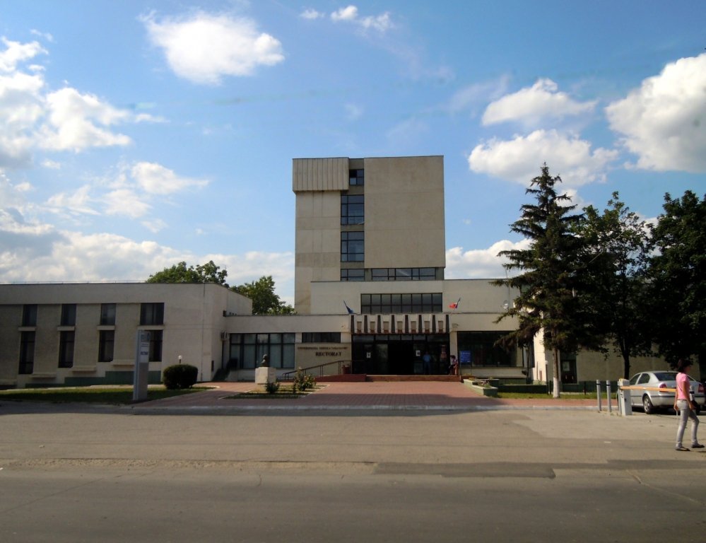  Doi reputați profesori ai Universității Tehnice „Gheorghe Asachi” au fost premiați de Academia Română