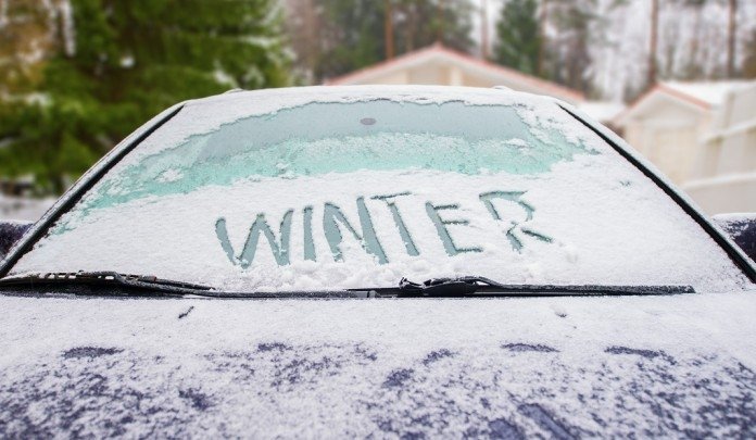 7 trucuri geniale pentru dezgheţarea maşinii: cum să scapi de gheaţa de pe parbriz, să eviţi aburirea geamurilor sau blocarea încuietorilor