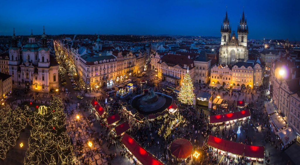  Unde merg românii în vacanţe de sărbători: Praga, Viena şi Budapesta, cele mai căutate destinaţii externe, agenţiile au vândut cu 25% mai multe sejururi de Crăciun