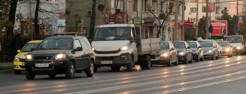  PRINS ÎN TRAFIC Problemă tot mai reclamată de şoferi ieşeni: nesincronizarea semafoarelor