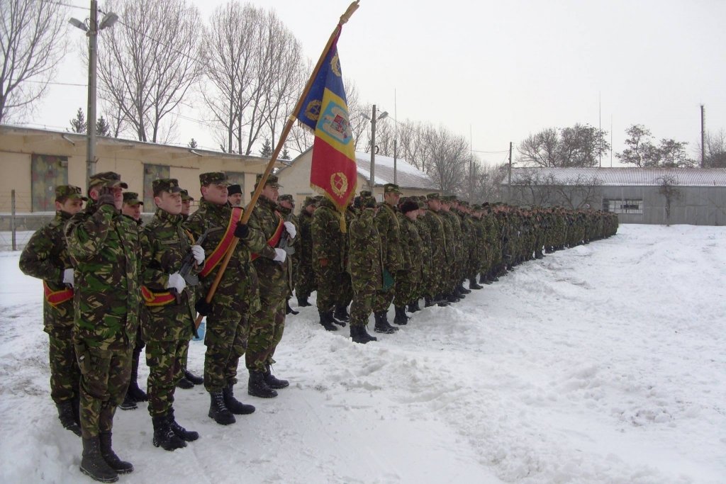  ASTĂZI, ceremonie militară pe Pietonal: decorarea Drapelului de Luptă