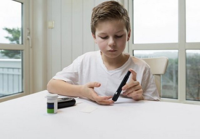  VEȘTI BUNE: Copiii şi tinerii cu diabet de tip I au dreptul la însoţitor până la 18 ani