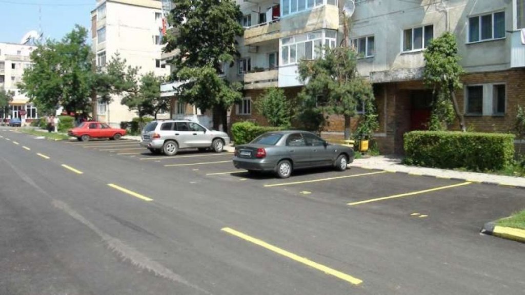  Un singur loc de parcare scos la licitaţie pentru cinci blocuri