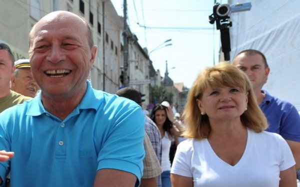  Traian Băsescu se află pe litoral în minivacanţa de Rusalii