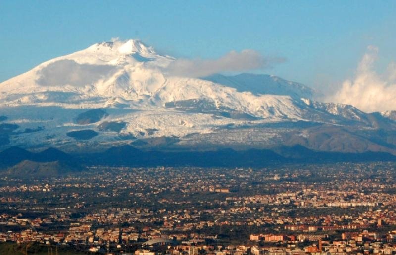  Italia, în continuare zguduită! 50 de cutremure în patru ore în zona vulcanului Etna