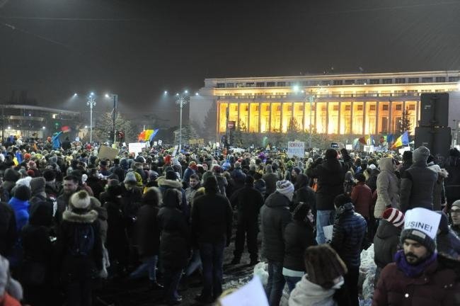  Sute de ieșeni iau cu asalt Capitala. Mai multe autocare pleacă mâine dimineață din Iași spre București, la proteste