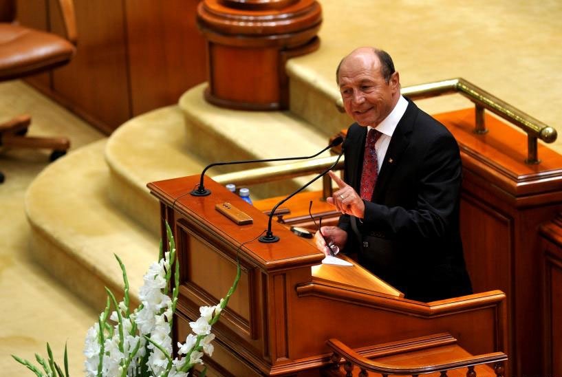  Ironii între Băsescu și Dragnea la dezbaterile pe moțiunea de cenzură. Cine e ayatollahul?