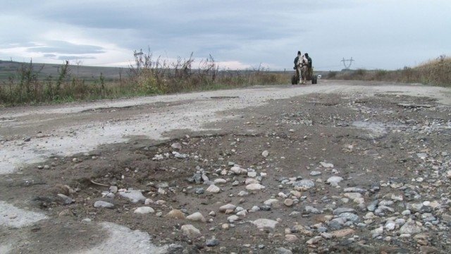  Comuna Stolniceni-Prăjescu investeşte aproape un milion de euro în refacerea drumurilor din localitate