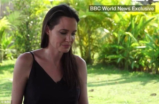  VIDEO: Angelina Jolie, în lacrimi! Prima declarație despre divorțul de Brad Pitt