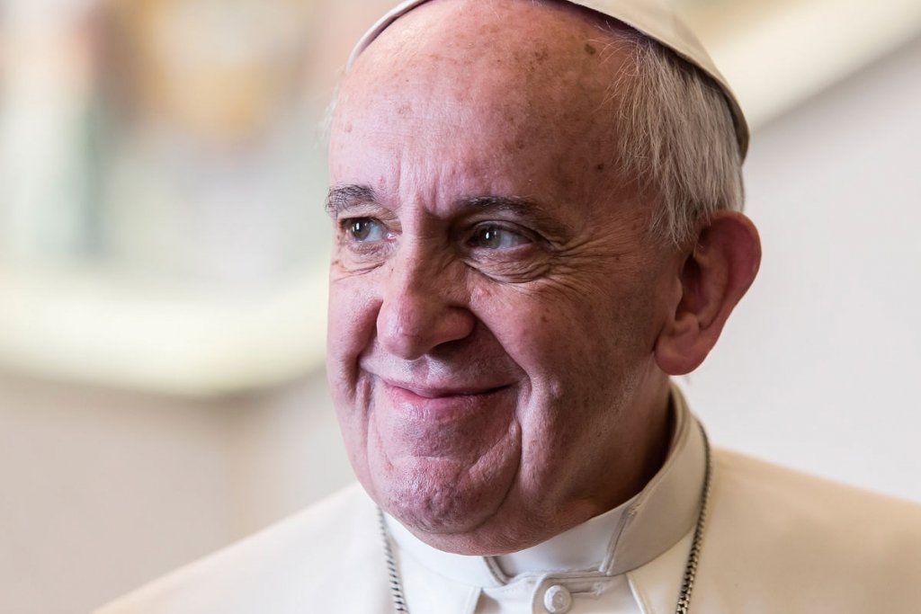  Papa Francisc: Expedierea SMS-urilor in timpul meselor reprezinta inceputul razboiului